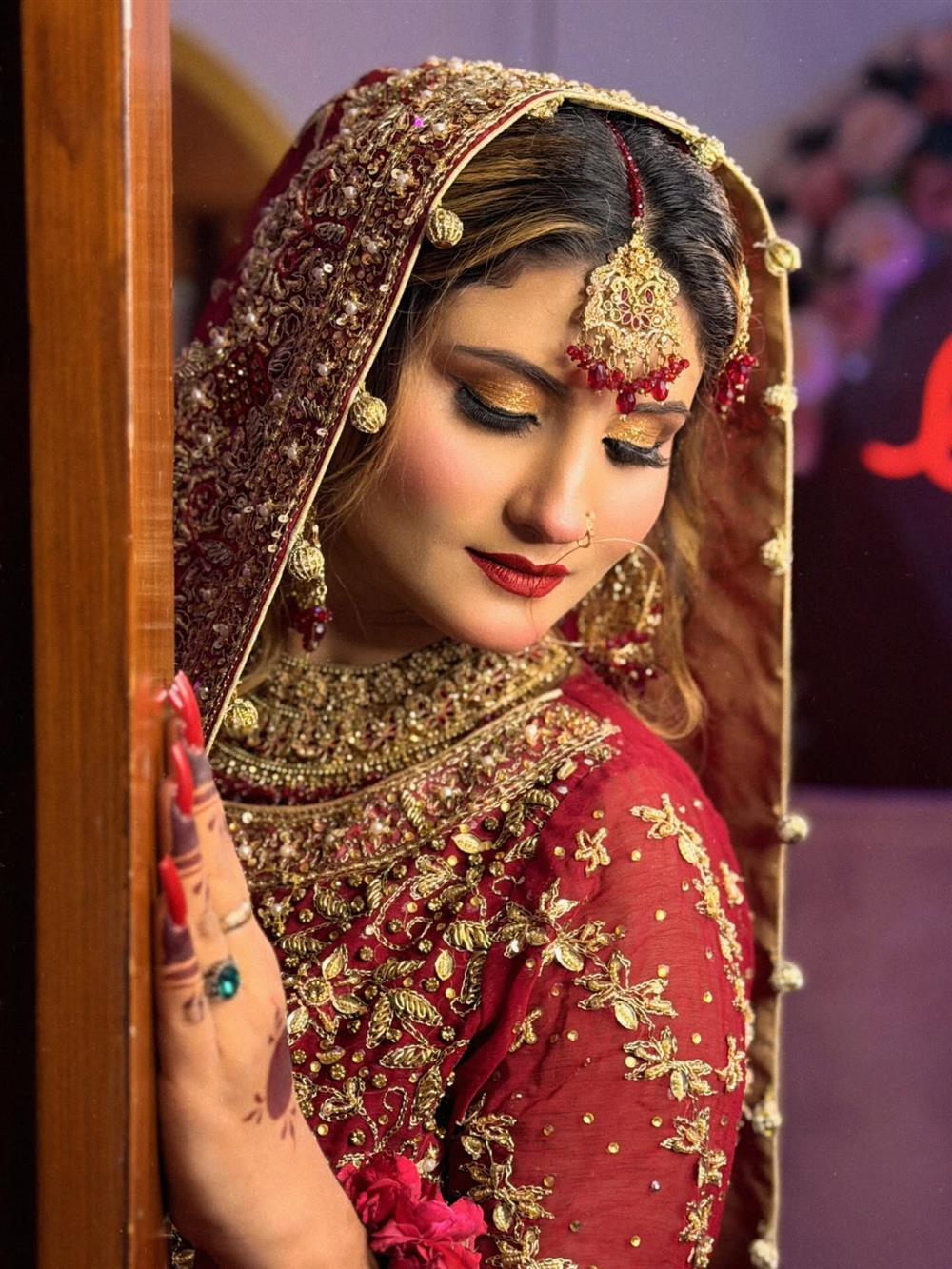Red bridal makeup by Divas Beauty Salon, Karachi